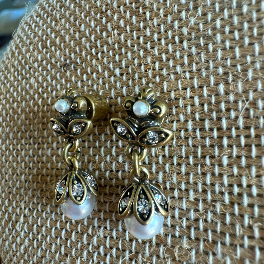 Chloe & Isabel post earrings, Gold & Pearl